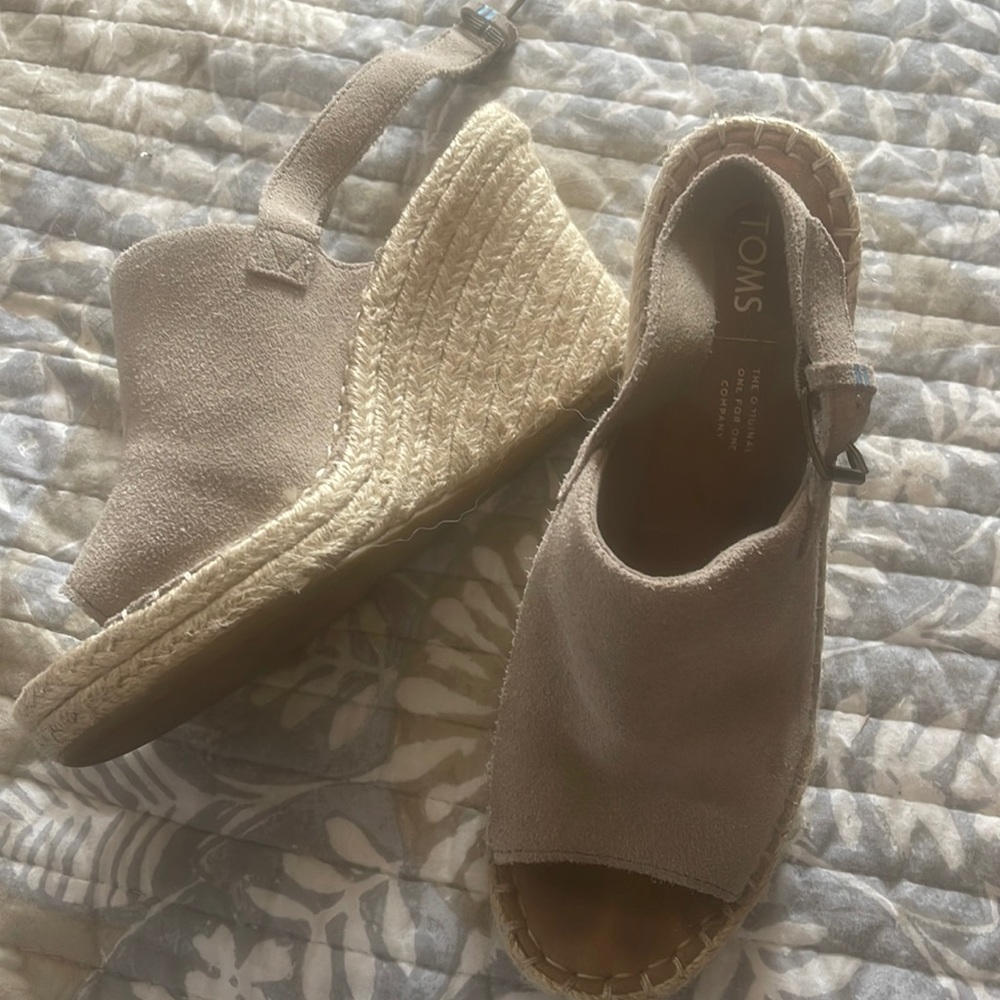 Toms Wedge peep toe Sandals Suede
